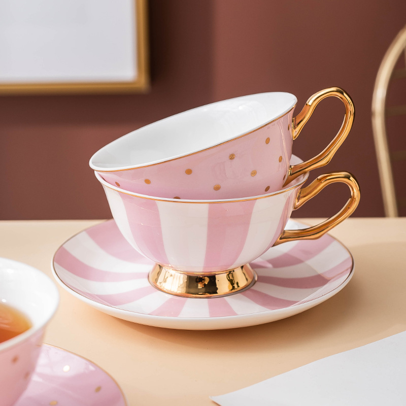 セラミックピンクコーヒーマグカップ、ディッシュティーカップ付 - Water Tea And Coffee のレビューと価格