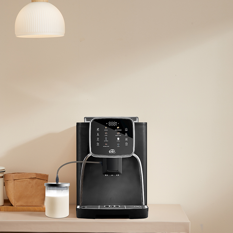 6種類のコーヒードリンクをワンタッチで作る全自動コーヒーメー - Coffee & Tea Haus のレビューと価格