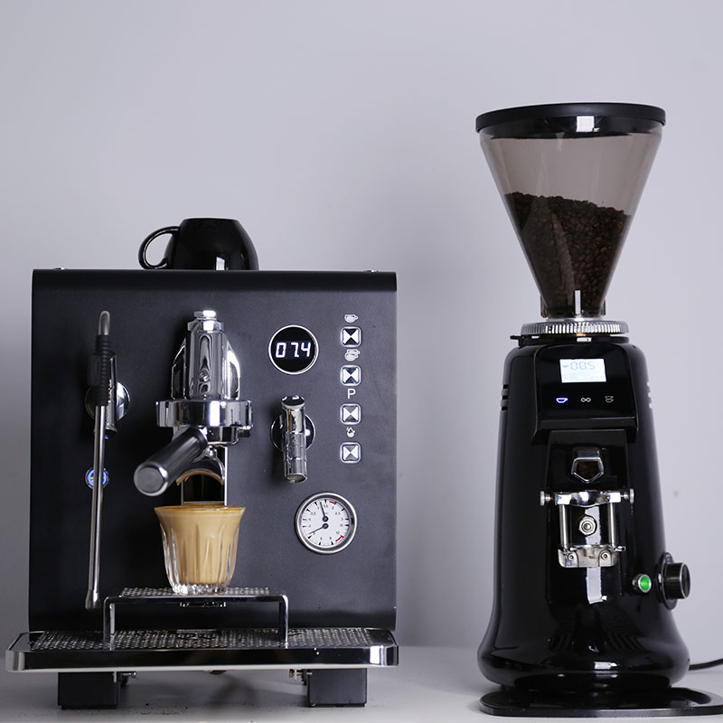 業務用ピンクセミオートエスプレッソコーヒーメーカー - Coffee & Tea Haus のレビューと価格
